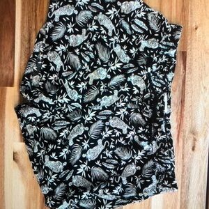 Old Navy Girls size 10/12 Black And white tiger shorts